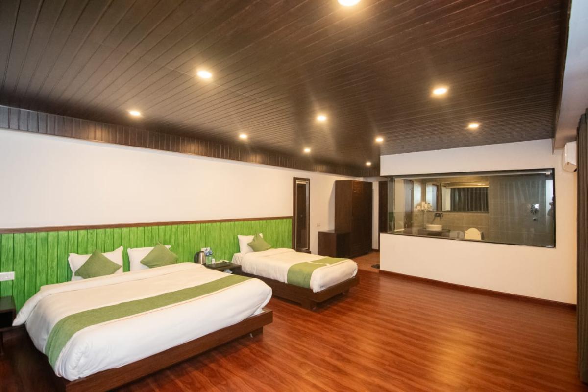 Deluxe Rooms with Mountain Views