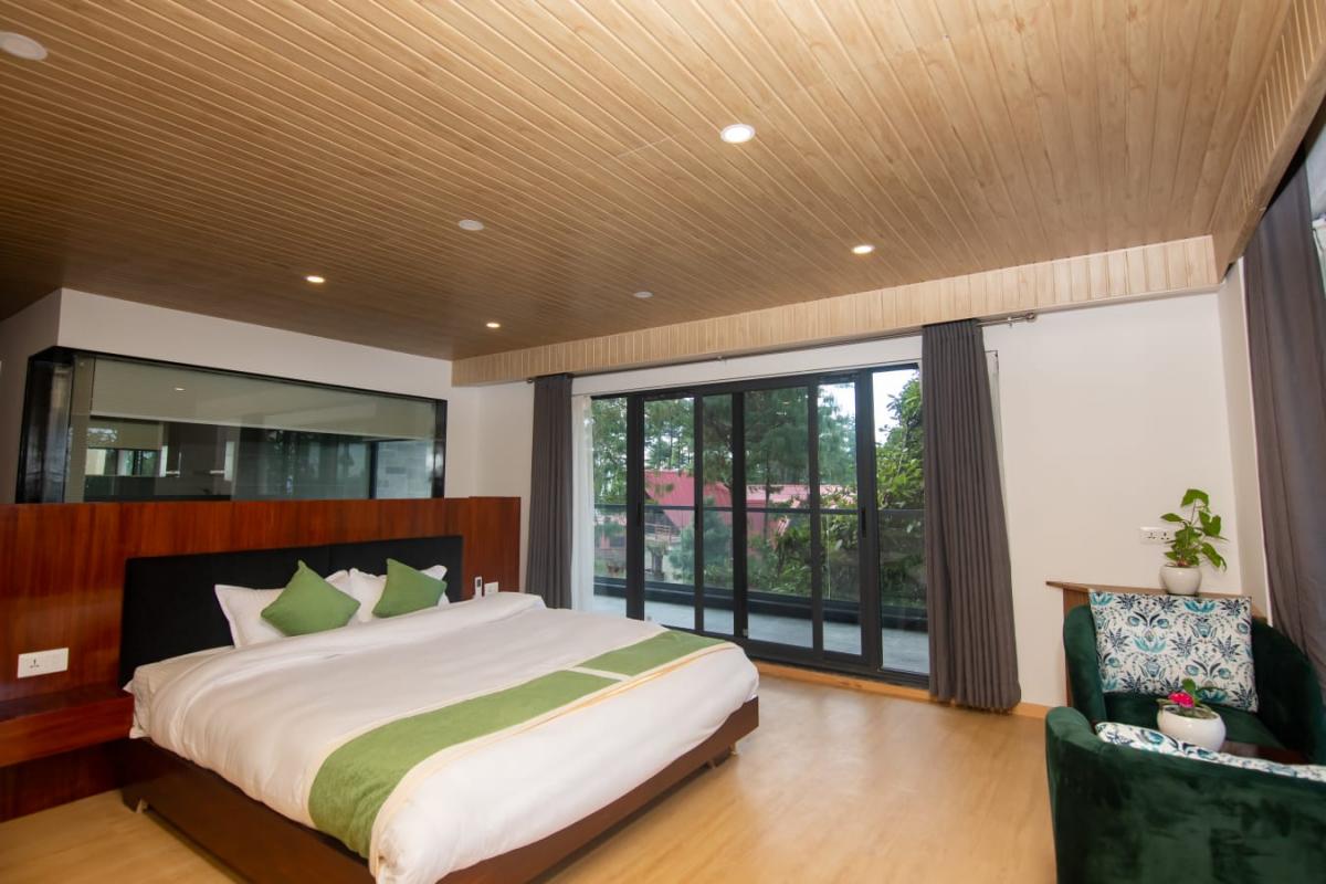 Deluxe Rooms with Mountain Views